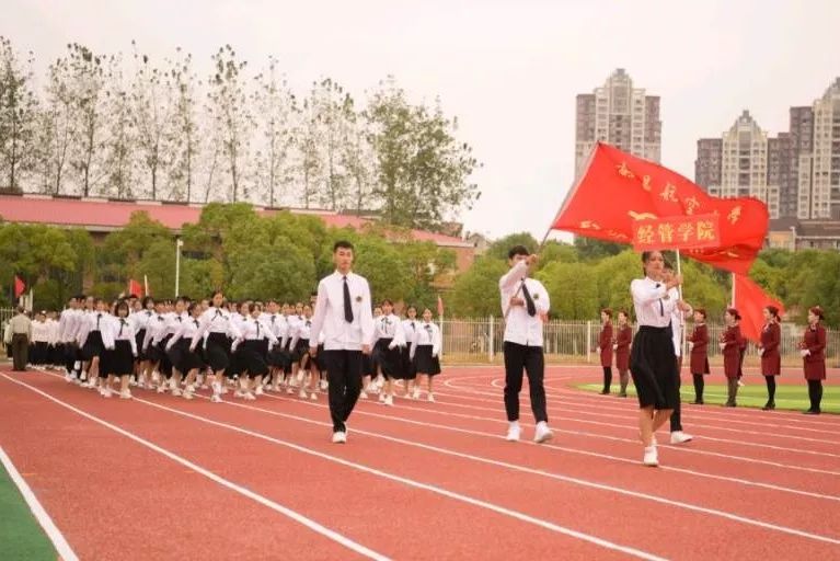 南昌航空大学第三十九届运动会开幕式顺利举行