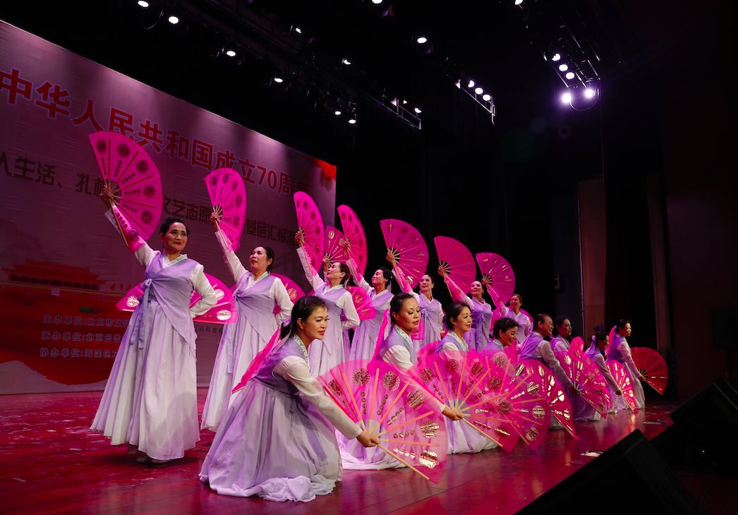 四十人的舞蹈队伍 6954669ea59140878adfd33c0e09acfd.jpeg