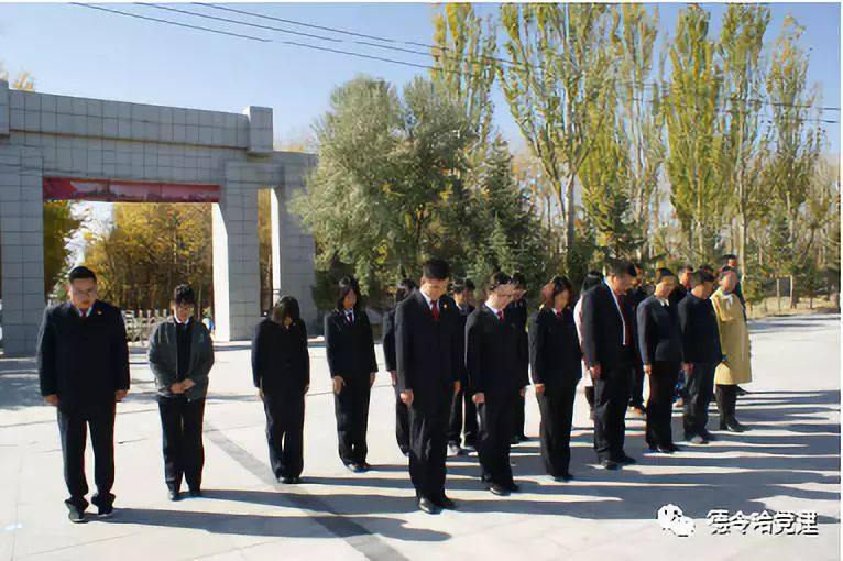 德令哈市人民检察院尕南庄社区党支部联合开展不忘初心牢记使命主题