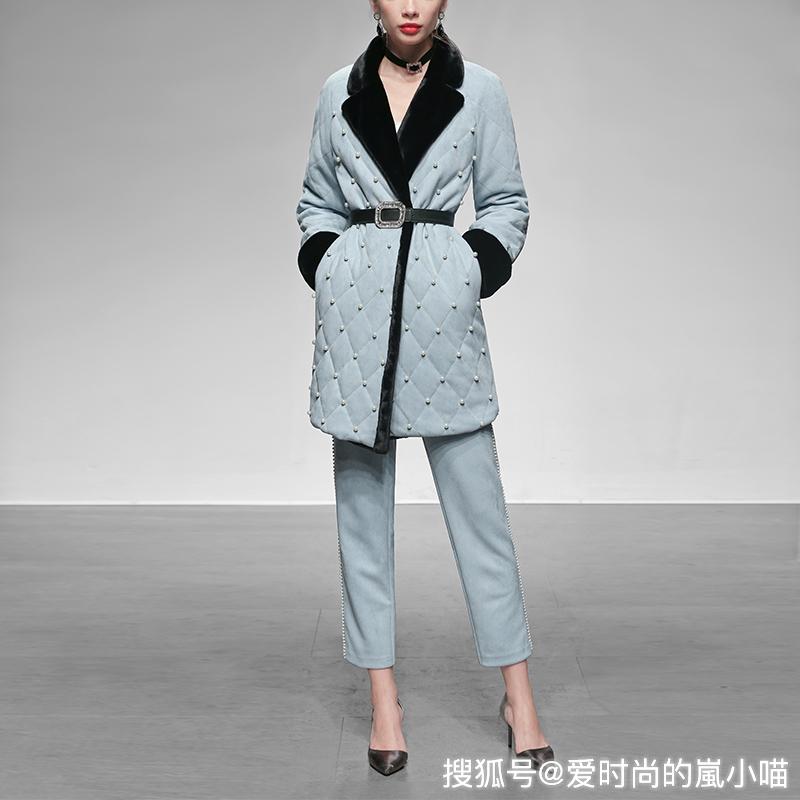 中长款皮草搭裤子好看吗 82c466b07bd149cf9e714bc7b2052467.jpeg