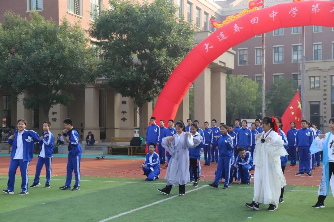 扬体育精神展青春风采大连春田中学第五届体育节隆重举行