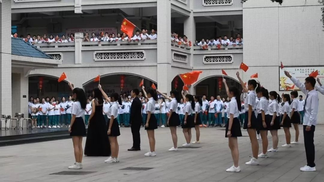 首批广东省德育示范学校 9,广州市第六中学 广州六中的校服 夏装和