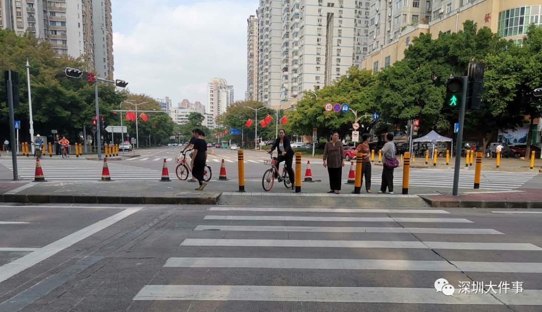 回访了15日发生事故的香梅路与莲花路交会路口