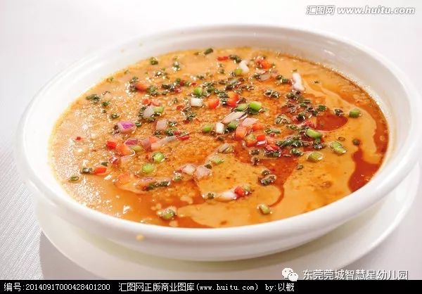 午餐菜品:胡萝卜瘦肉蒸水蛋,大白菜