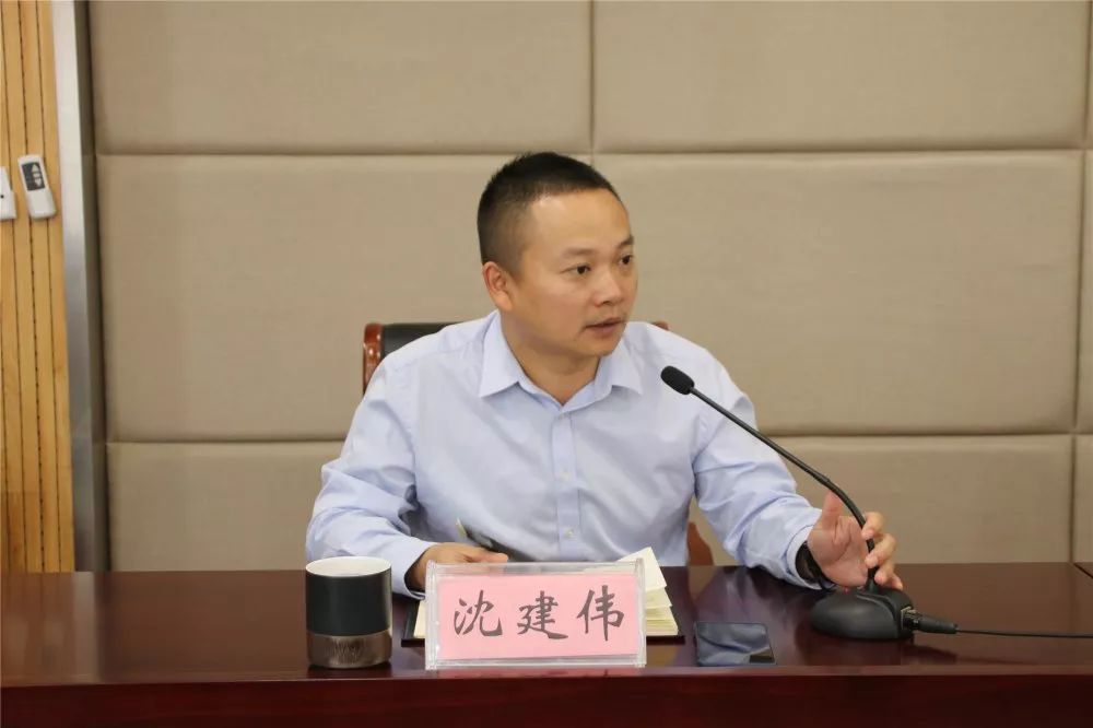 城建副镇长沈建伟总结了走访调研三个村的优秀经验与方法,并就美丽
