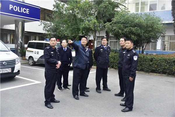 邓州市公安局领导深入派出所实地督导"精推双基"工作