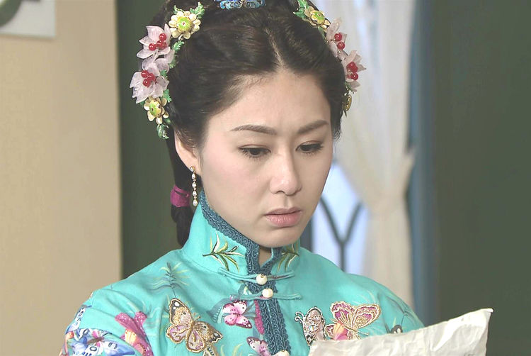 胡定欣扮演的古装大小姐,金香优雅,沈绛红美艳,王秀英楚楚动人