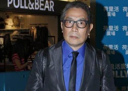 曾是香港一线67岁刘永与小30岁娇妻离婚家暴前妻还拔刀相向