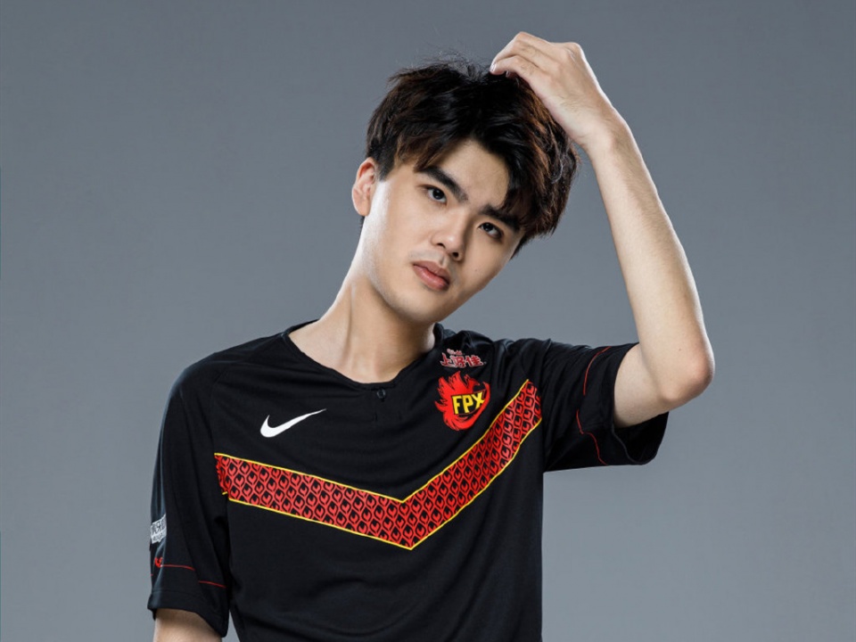 FPX又开始四保一了?Lwx卡莎经济冠绝全场,打