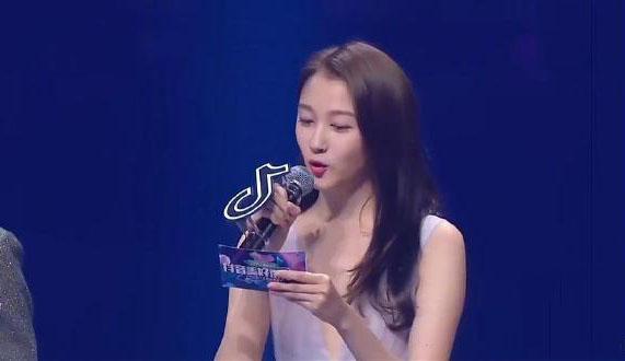 欧阳娜娜身材长腿 007be4f6c3854c27b518bed6f427adb4.jpeg