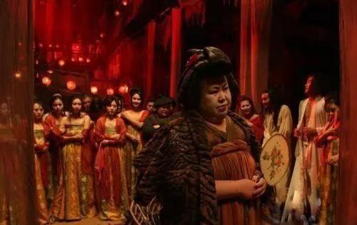 因为|古代逛一次青楼需要花费多少两银子？折合成人民币，你肯定猜不到