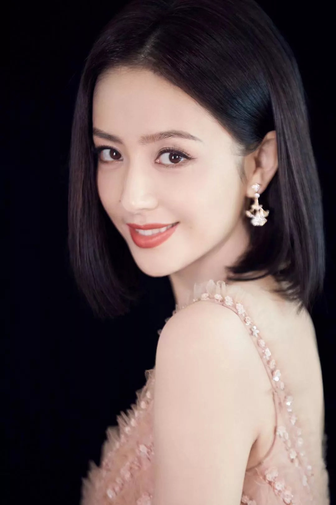 为什么佟丽娅长相没那么异域?其实她应该算东