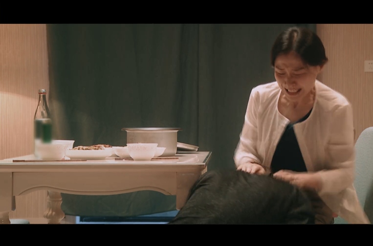 李成儒|原创李成儒难得夸牛骏峰,指出金靖问题也很在理,但语气再引争议