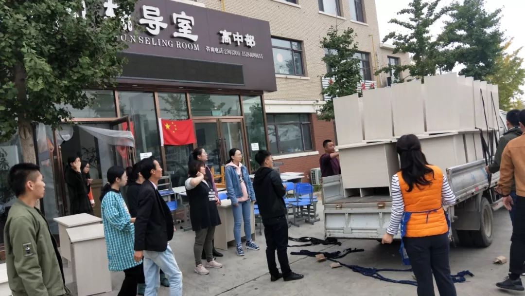教室 人均_教室图片动漫(2)