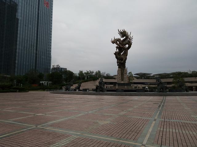 深圳龙岗龙城广场上这些"巨龙",你们注意过吗?