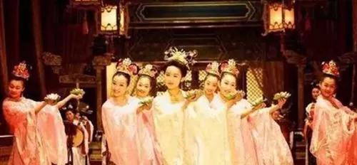 因为|古代逛一次青楼需要花费多少两银子？折合成人民币，你肯定猜不到