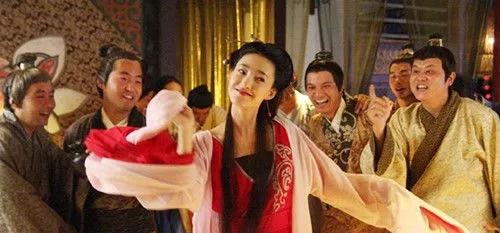 因为|古代逛一次青楼需要花费多少两银子？折合成人民币，你肯定猜不到