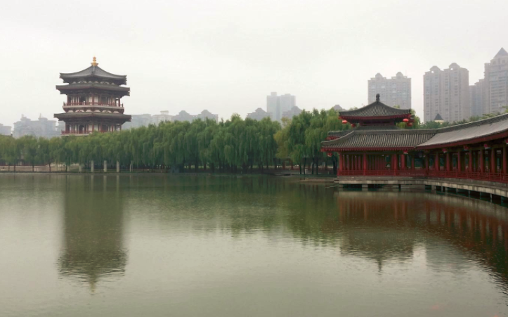 西安经济总量突破万亿大关_中国万亿俱乐部西安(3)