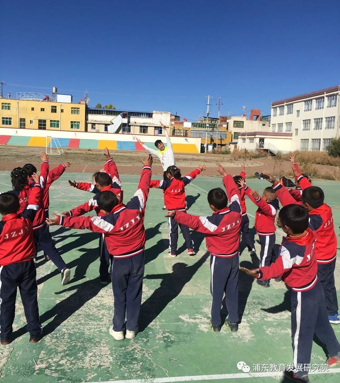 浦东新区中小学结对学校骨干教师赴西藏江孜县开展送教互助活动