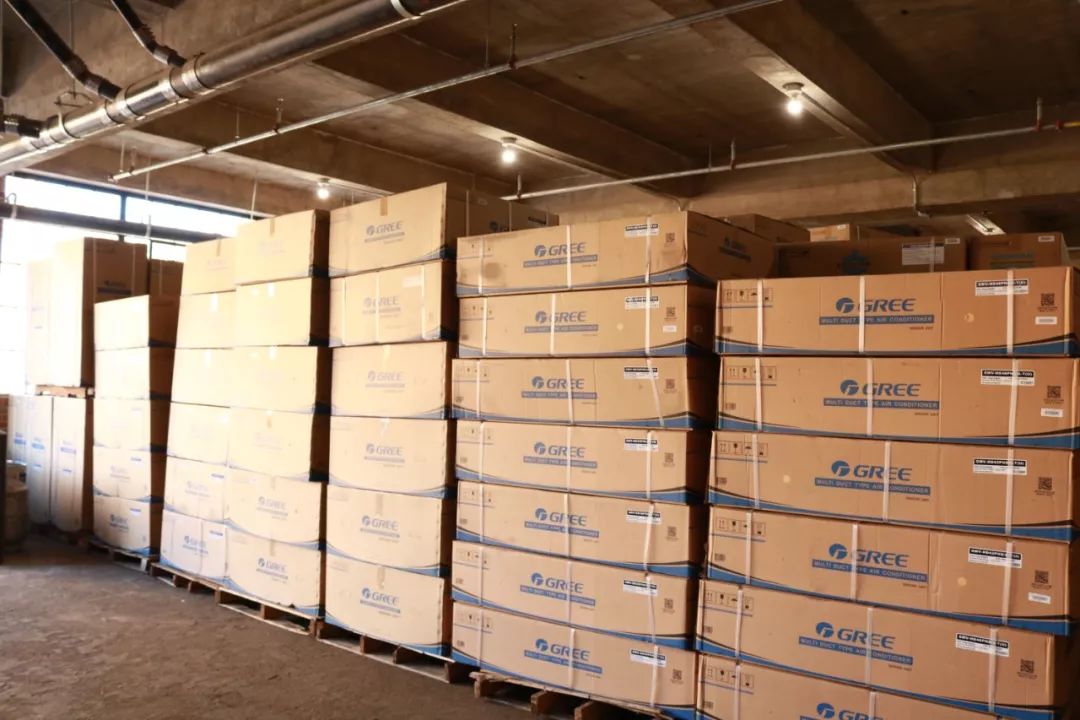 格力商用总代理,库存实力着实吓到小编,近2万多呎的仓库全部堆满存货