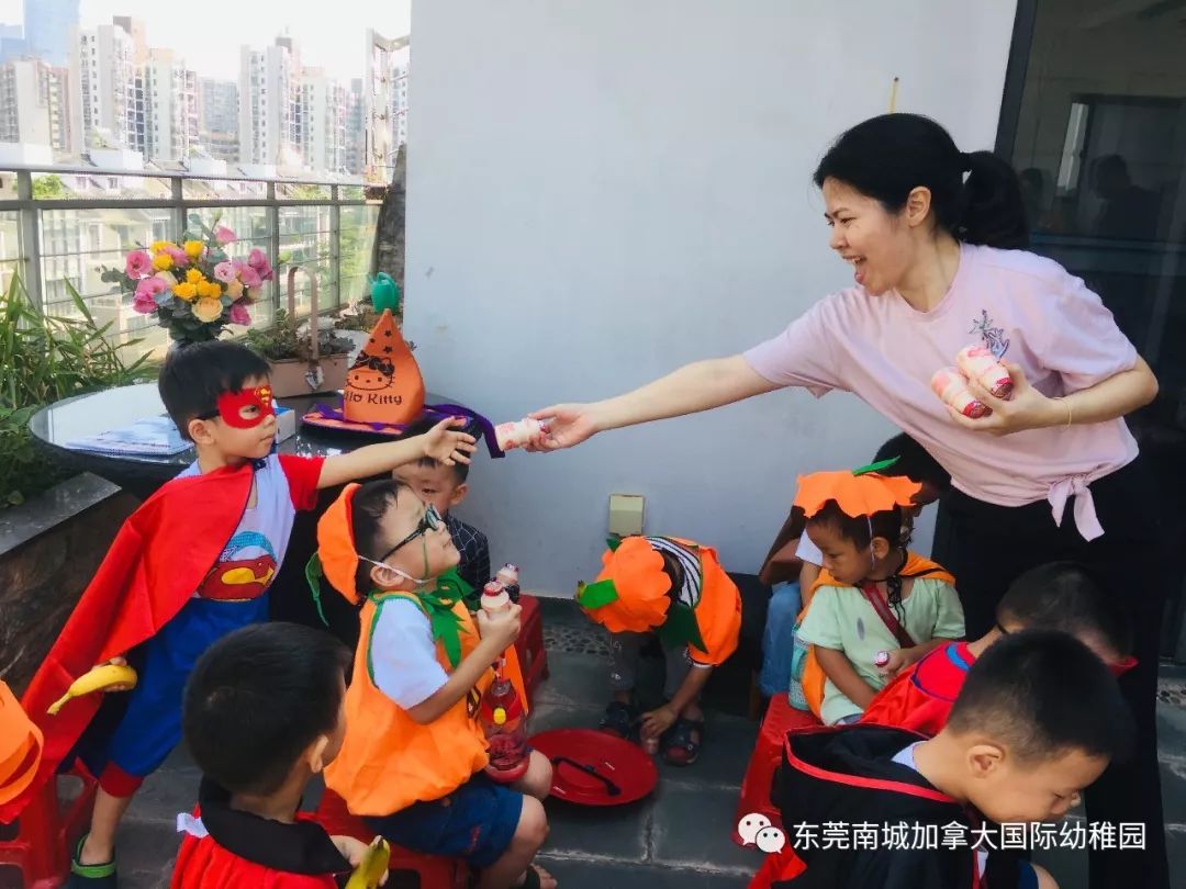 不给糖就捣蛋东莞市南城加美幼儿园一年一度万圣节讨糖活动开始啦