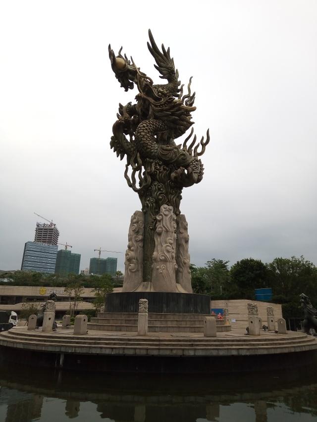 深圳龙岗龙城广场上这些"巨龙",你们注意过吗?