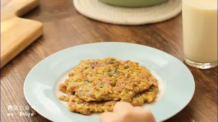 食物:午餐肉咖喱煎米饭饼