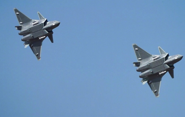 央视曝歼20亮弹视频有何深意 歼20表现让人兴