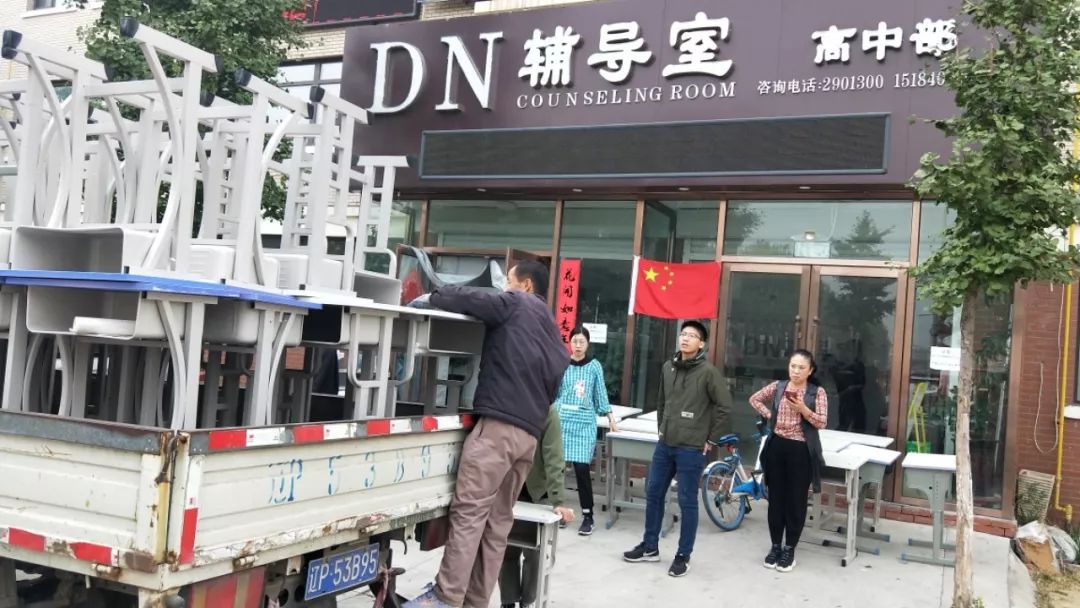教室 人均_教室图片动漫(2)