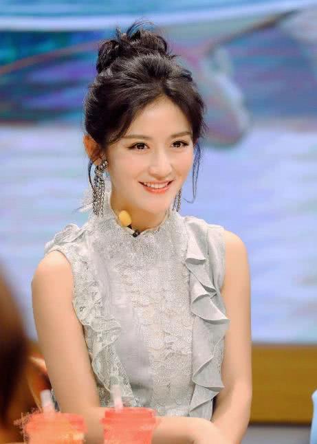 谢娜主持央视节目