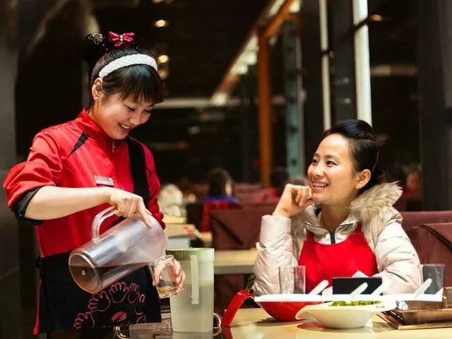 怎么当好一个服务员 09aca50380bd417ca743f6356e1eed53.jpeg