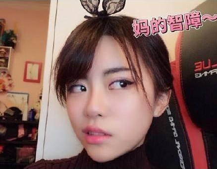周淑怡直播"吃脚,这味道很"酸爽,网友:舌尖上的足疗?