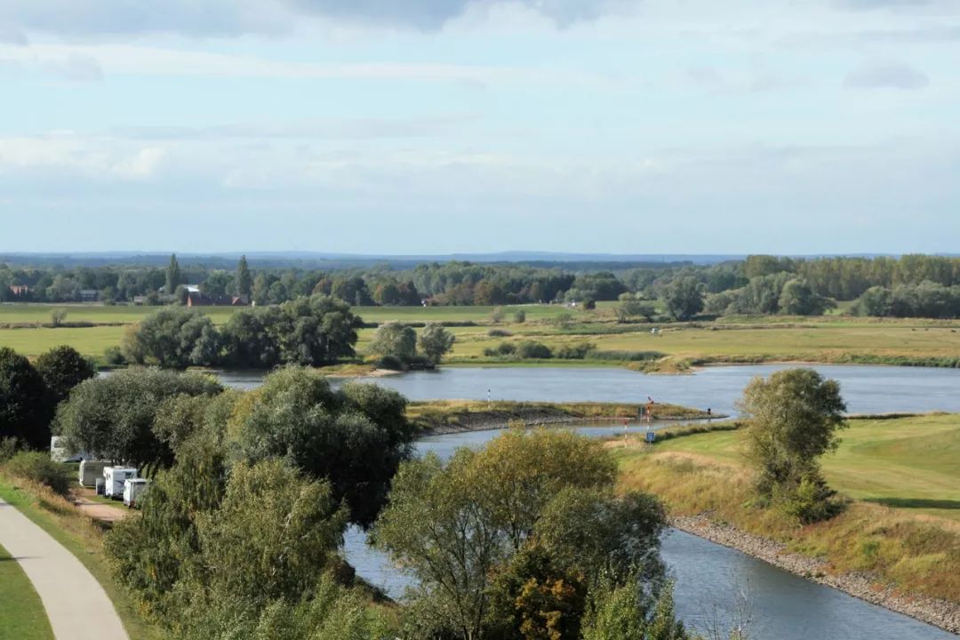 elbtal)位于德国德累斯顿,为易北河流域之一部分,是文化地理景观的