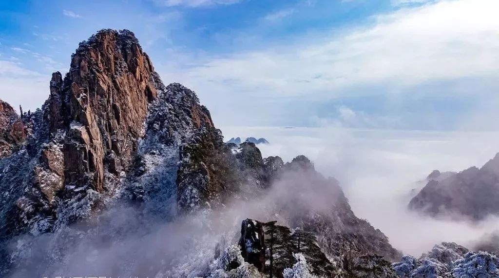 黄山雄踞风景秀丽的安徽南部,是我国最著名的山岳风景区之一.