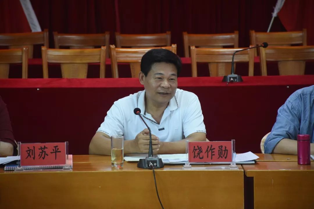 省人大常委会委员饶作勋一行到武东镇调研炉坑村乡村振兴工作