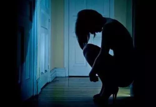 梦境交织，解析梦见死去的男朋友打电话给自己的深层含义