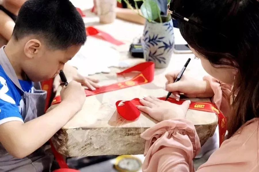 小孩子怎么上综艺 62a417e20b184c56a797b86fe68c3d49.jpeg