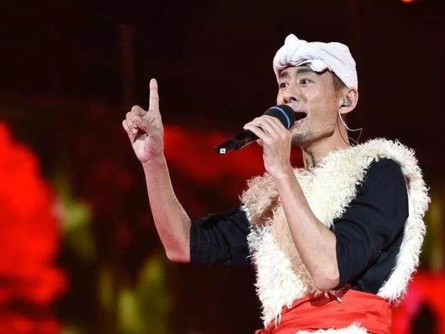 50岁阿宝近照曝光,如今人气大不如前,在三