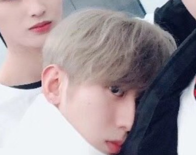 蔡徐坤偶练时期旧图分享 这是什么古灵精怪的