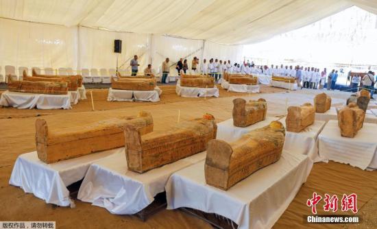 埃及出土30具3000年前的木质棺椁含两儿童木乃伊(图)