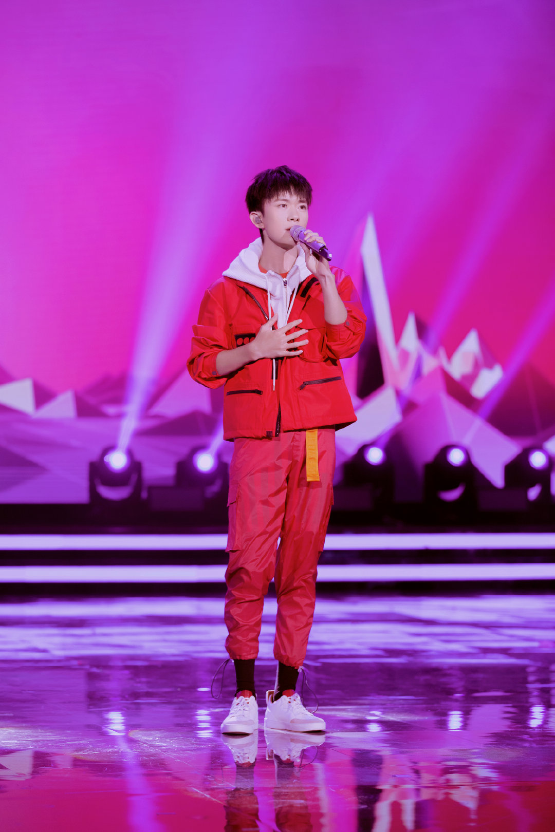 易烊千玺专场音乐会汇总 青春旋律奏响时代强