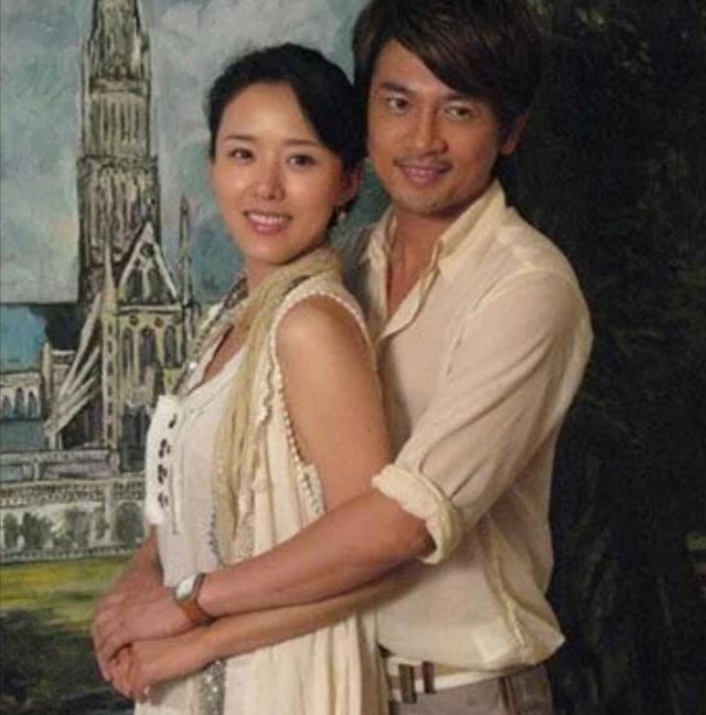 苏有朋的妻子终于曝光了, 隐藏了15年, 美的不得了