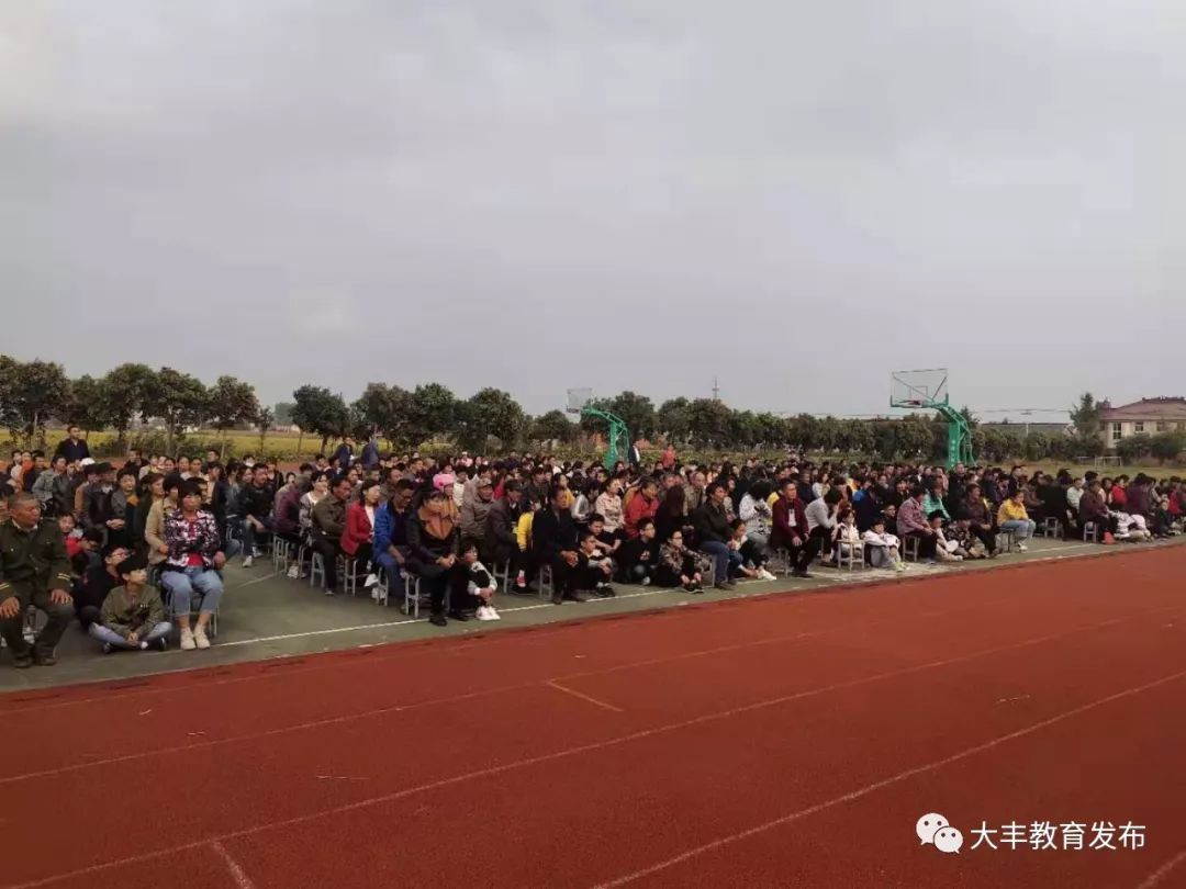 【家校共育】方强初中:加强家校联系 构建和谐教育