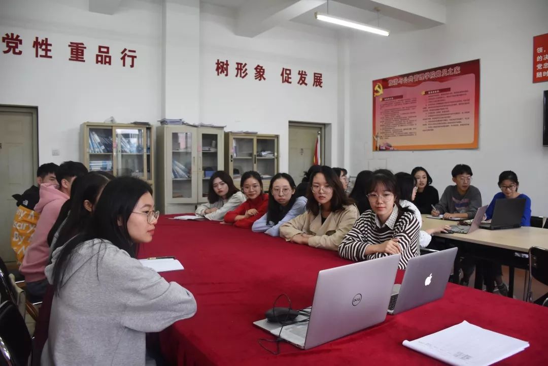 共和国勋章获得者事迹50字 ca320c423c264dfea27a97d29d5e7ec5.jpeg
