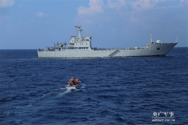 南部战区海军某勤务船大队组织金城山,华山舰开赴南海某海域进行海上