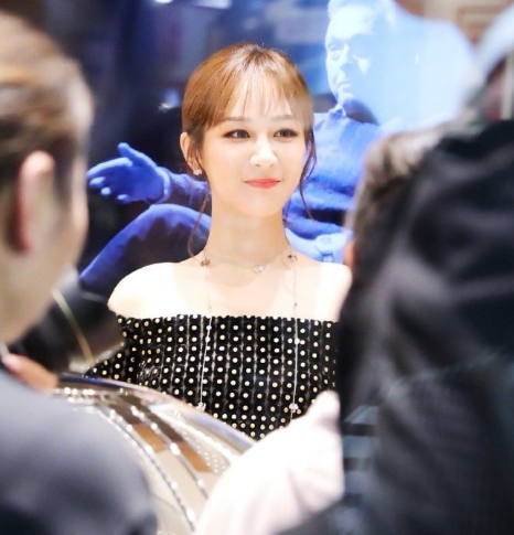 身材|原创杨紫身穿露肩长裙出席活动，状态大好瘦身成功