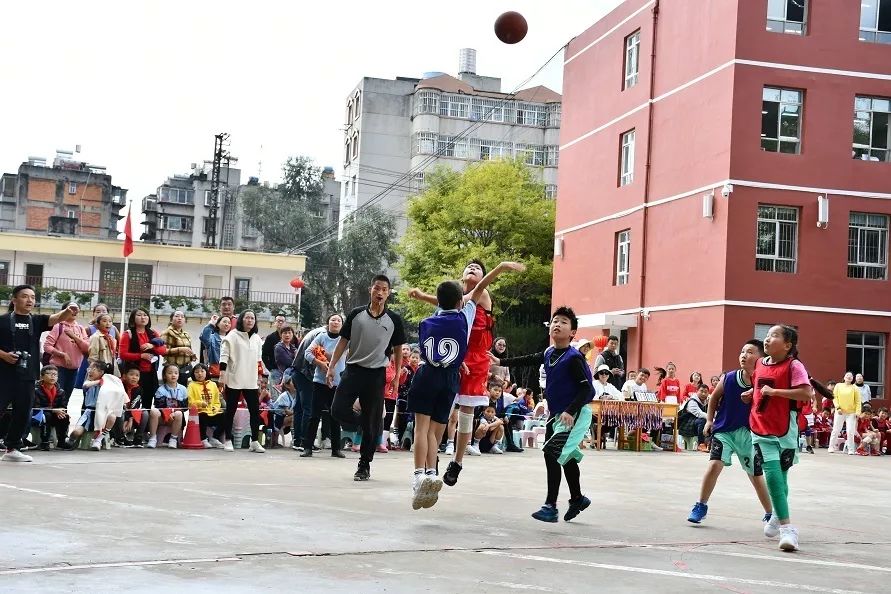 2019年昆明市盘龙区东华小学"校级篮球联赛"总决赛简讯