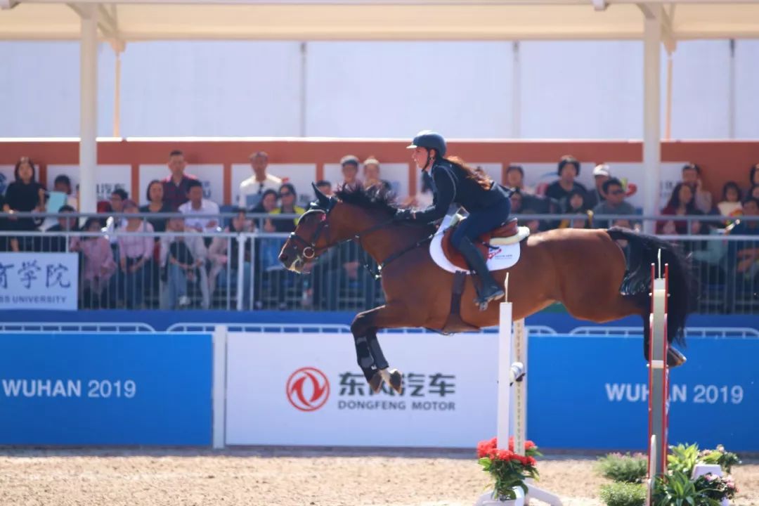马术项目在武汉商学院首战打响,大批高颜值骑士来袭!