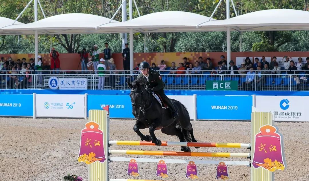 马术项目在武汉商学院首战打响,大批高颜值骑士来袭!