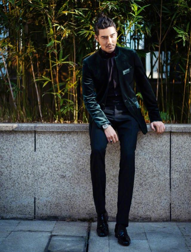 男人怎么穿才成熟有魅力 111a8ea349a6493cbe6a569d9e70cd15.jpeg